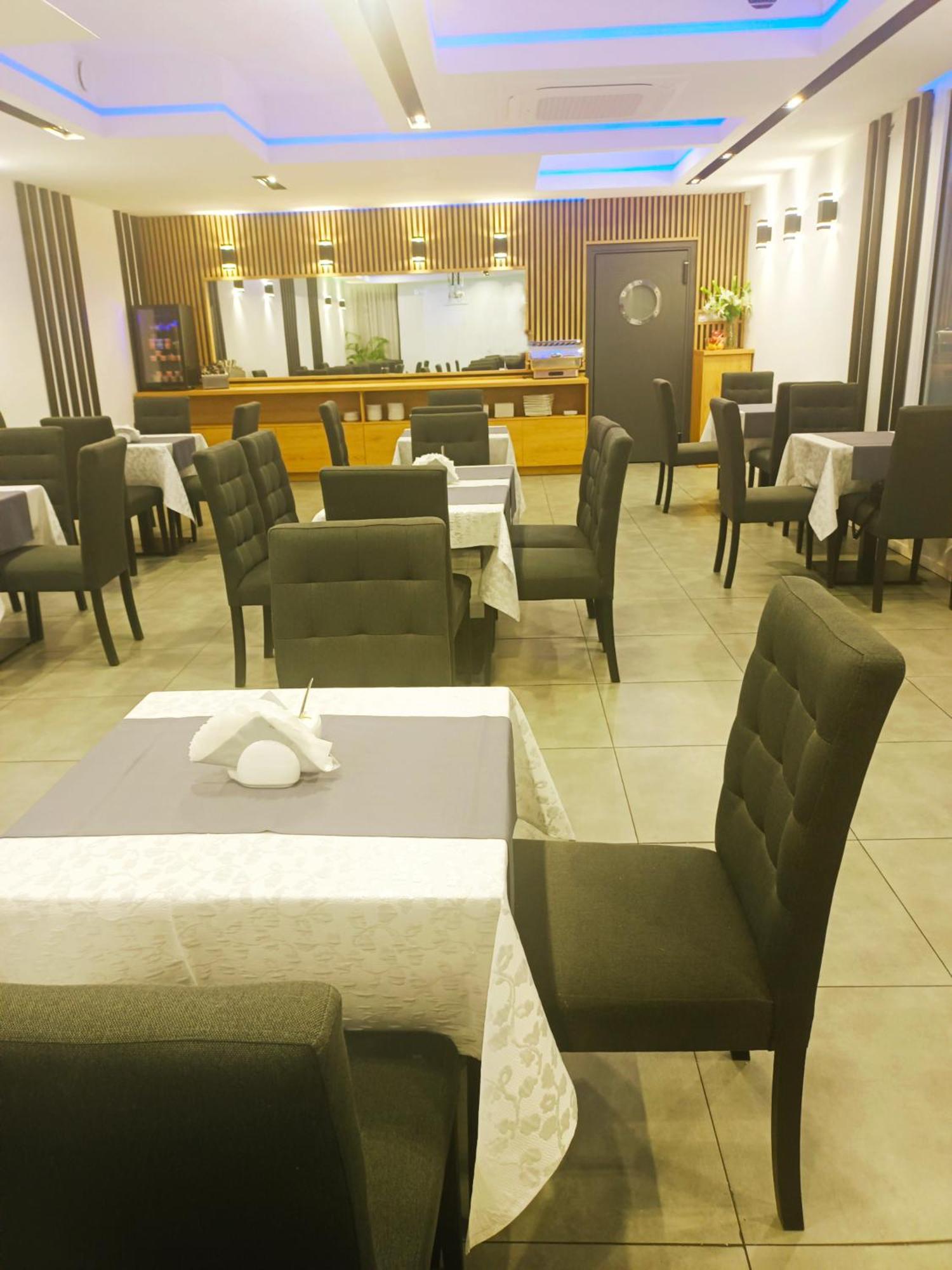 Hotelik & Restauracja Amber Raszyn Buitenkant foto