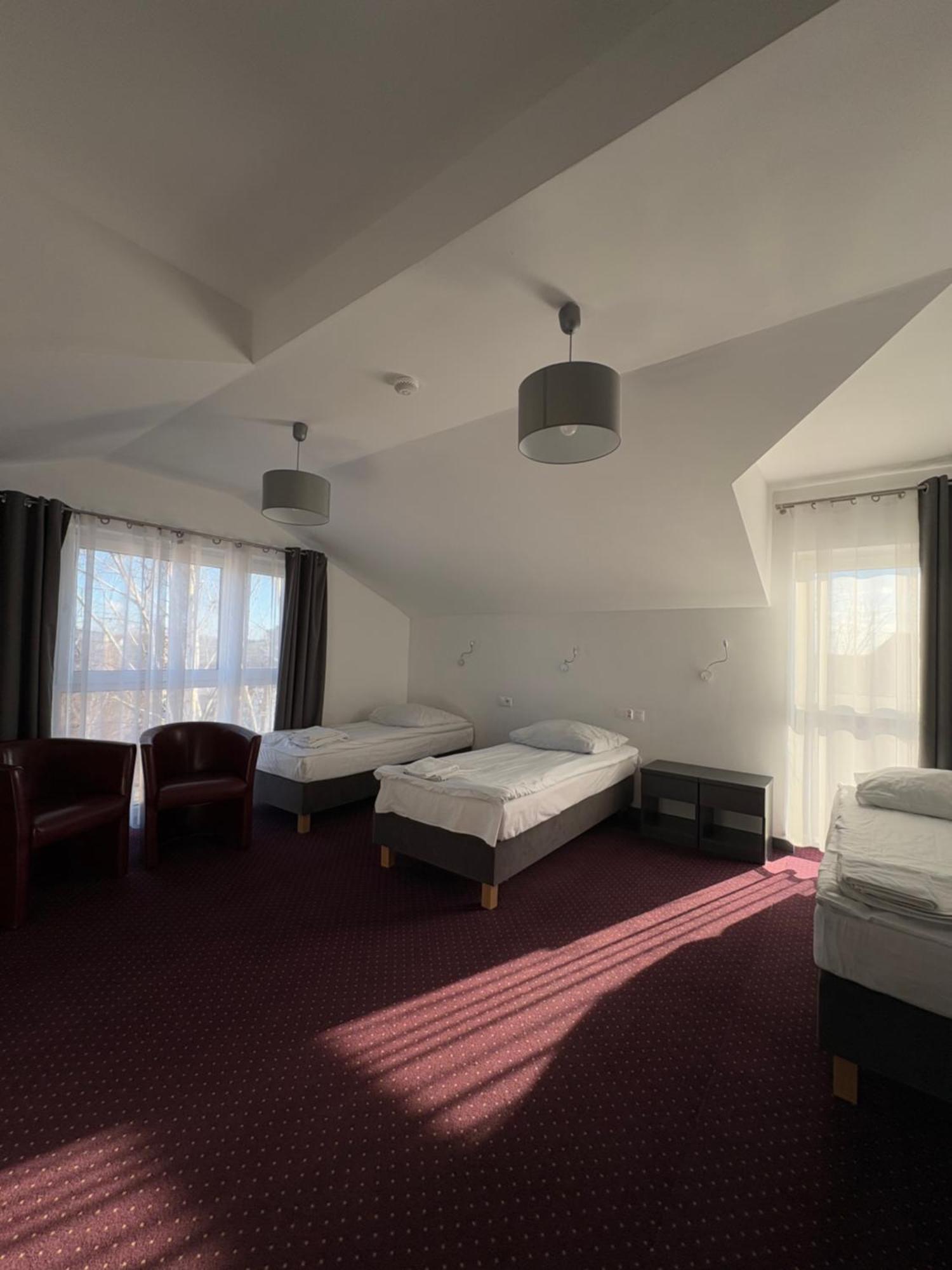 Hotelik & Restauracja Amber Raszyn Buitenkant foto