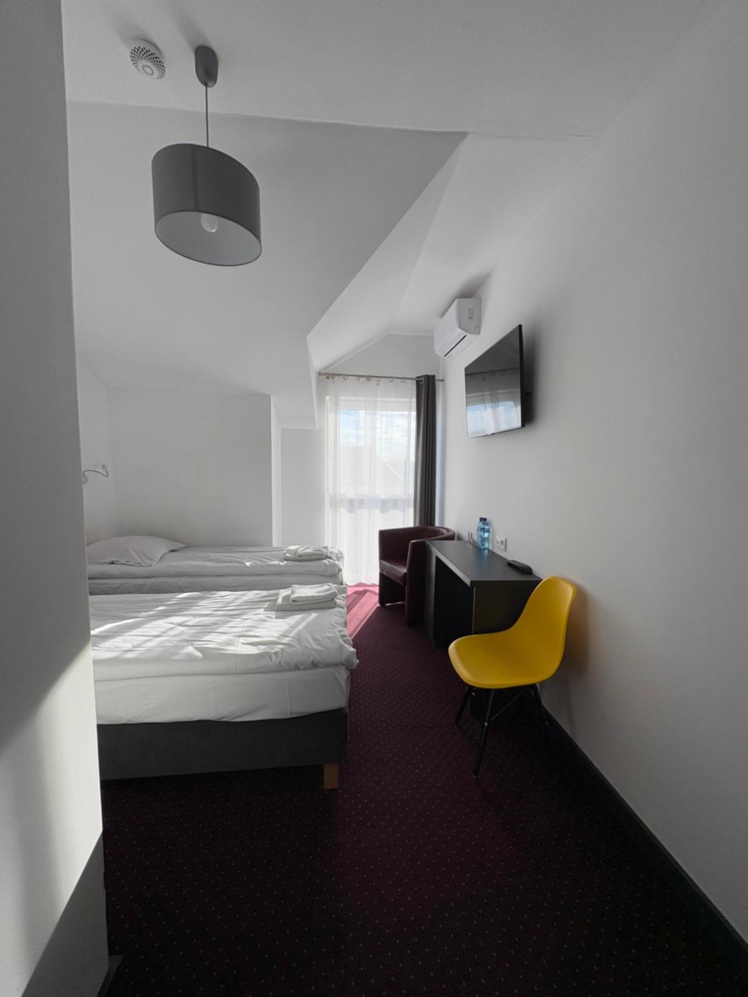 Hotelik & Restauracja Amber Raszyn Buitenkant foto