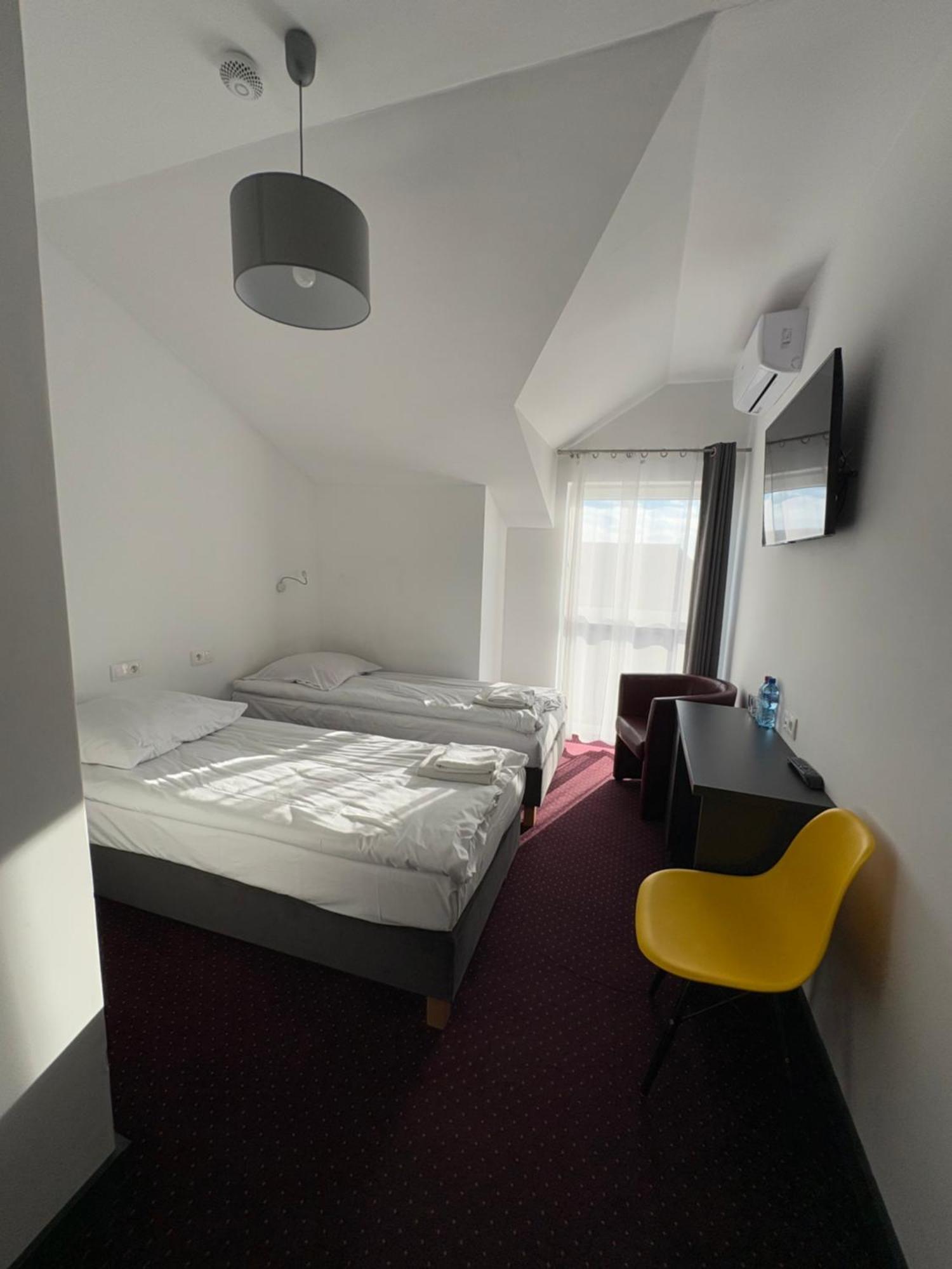 Hotelik & Restauracja Amber Raszyn Buitenkant foto